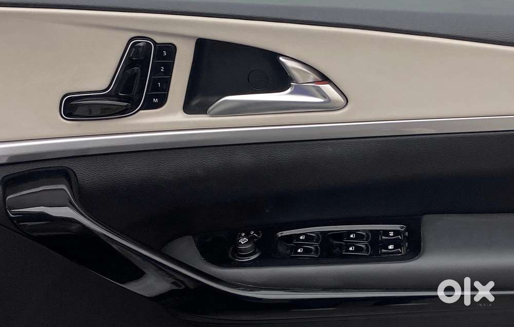 Mahindra Xuv700 2.2 Ax 7 Diesel At Luxury Pack Str Awd, 2022, Diesel