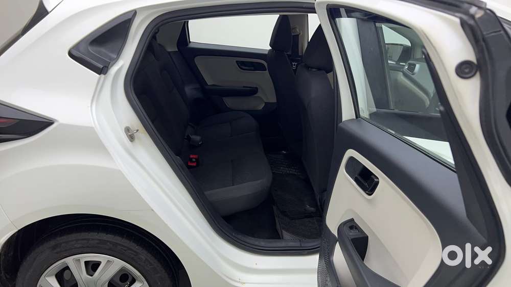 Tata Altroz 1.2 Xt, 2023, Petrol