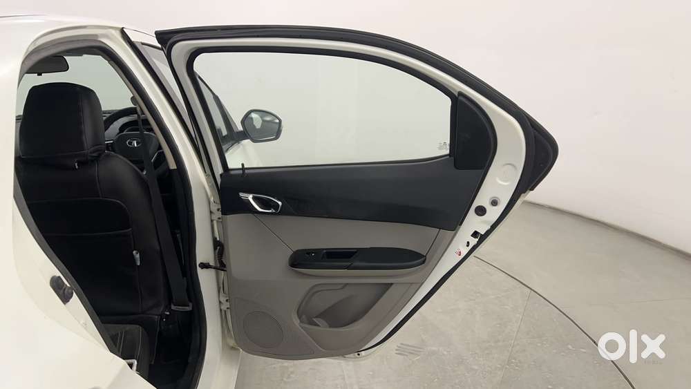 Tata Tiago Xza, 2017, Petrol