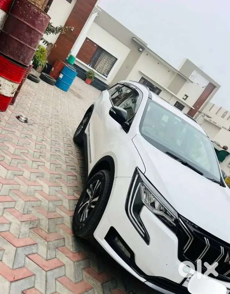 Mahindra Xuv700 2024 Diesel Peranomic Sunroof Ppf Recently Service