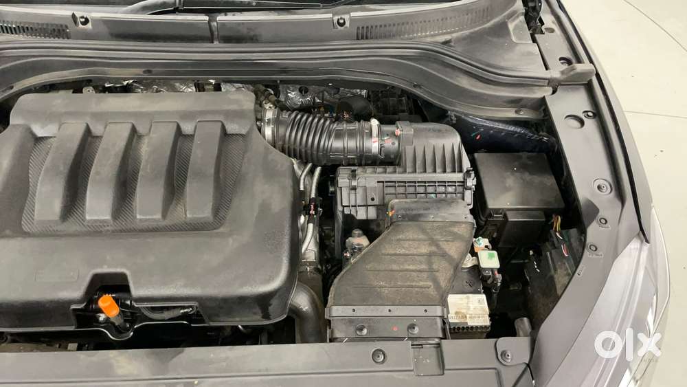 Mahindra Xuv700 2.0 Ax 7 Petrol At Luxury Pack Str, 2025, Petrol