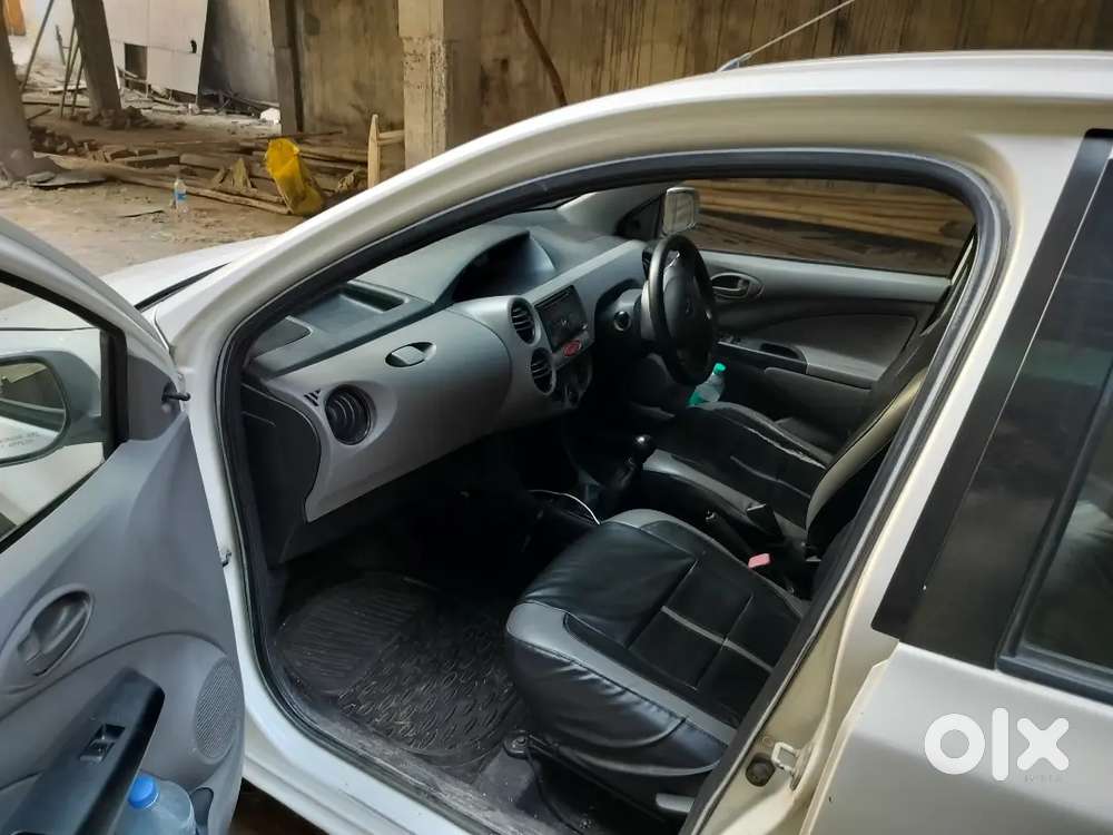 Toyota Etios 2011 Petrol 98000 Km Driven
