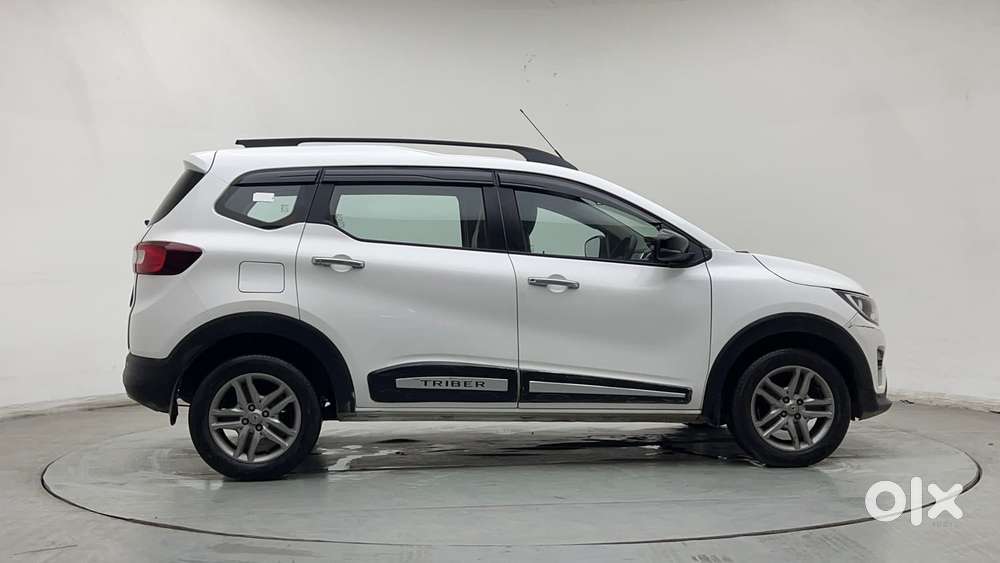 Renault Triber Rxz, 2023, Petrol