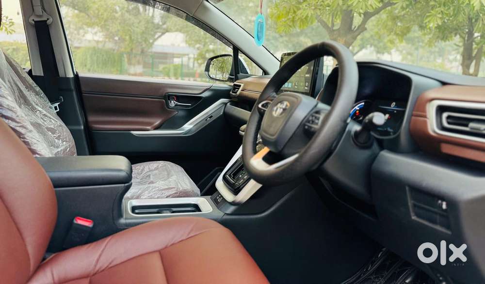 Toyota Innova Hycross 2.0 Vx (o) Hybrid 7 Str, 2024, Petrol