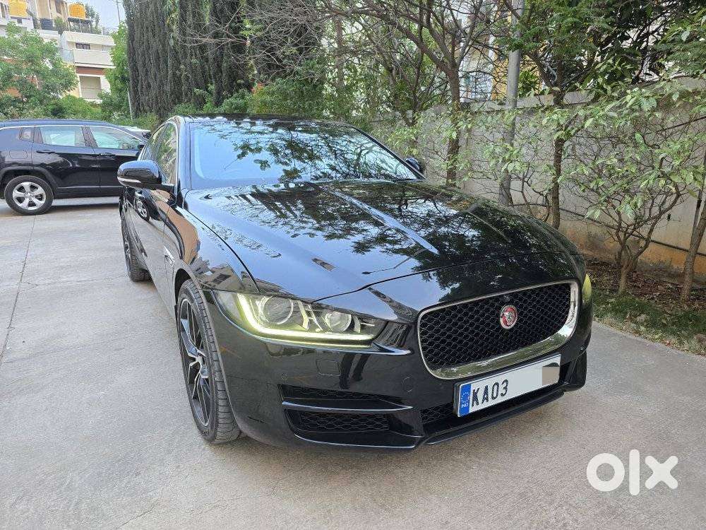 Jaguar Xe Portfolio, 2017, Petrol
