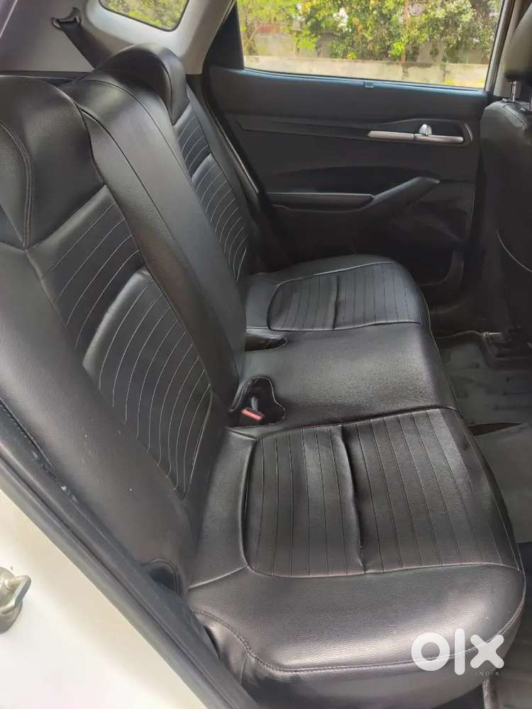 Full Condition Showroom Track