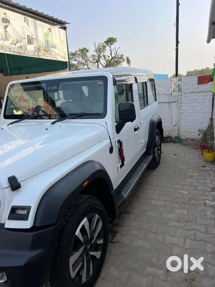 Thar Roxx White Color Top Model