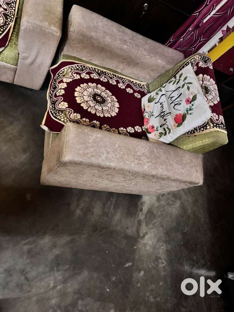 5 Seater Fabric Sofa Set (3+1+1) - Excellent Condition