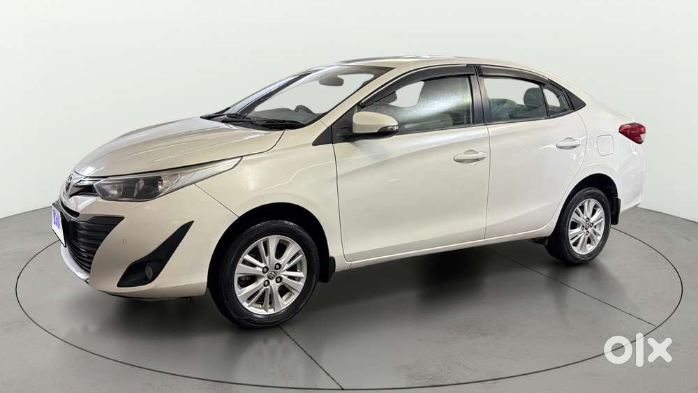 Toyota Yaris V Cvt, 2018, Petrol