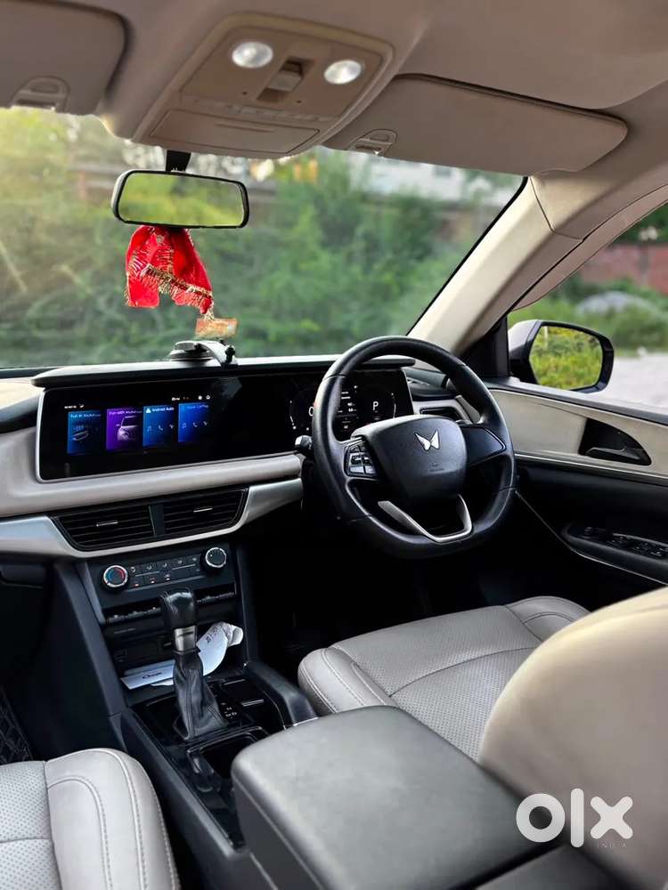 Mahindra Xuv700 2.0 Ax 5 Petrol At Str, 2023, Petrol