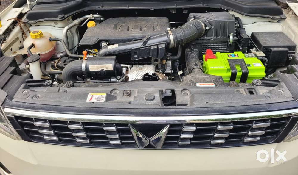 Mahindra Xuv300 1.2 W8 (o) Amt Petrol, 2023, Petrol