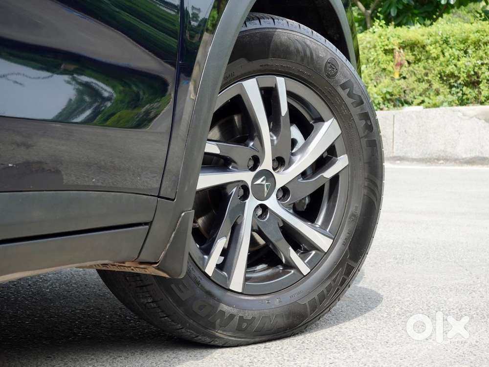 Mahindra Xuv700 2.0 Ax 5 Petrol Mt Str, 2022, Petrol