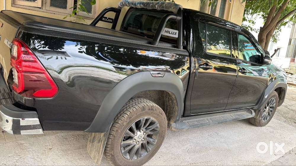 Toyota Hilux Black Edition 2016