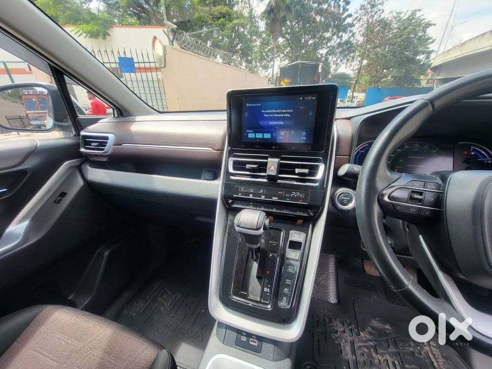 Toyota Innova Hycross 2.0 Vx Hybrid 8 Str, 2023, Petrol
