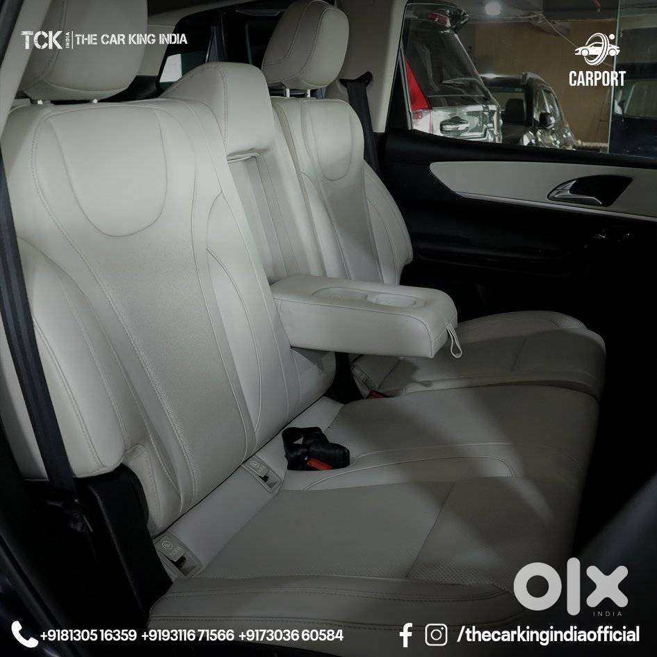 Mahindra Xuv700 Ax7l 6 Str At, 2023, Petrol
