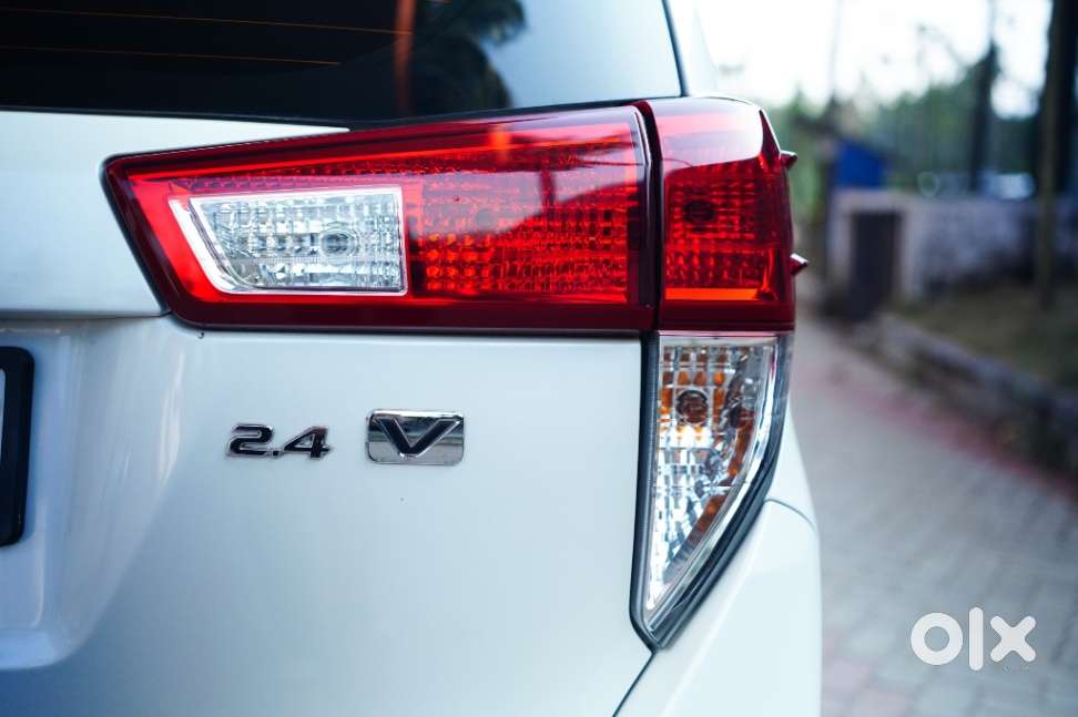 Toyota Innova Crysta 2.4 V, 2016, Diesel