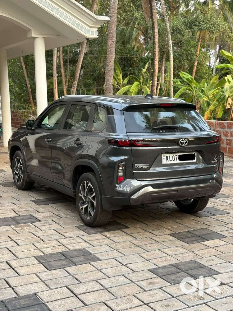 Toyota Urban Cruiser Hyryder 7 Seater 2024 Cng & Hybrids 17000 Km Driv