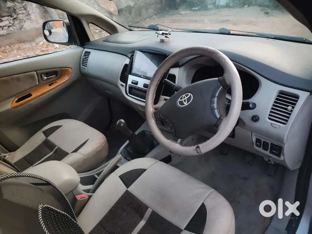 Toyota Innova 2011