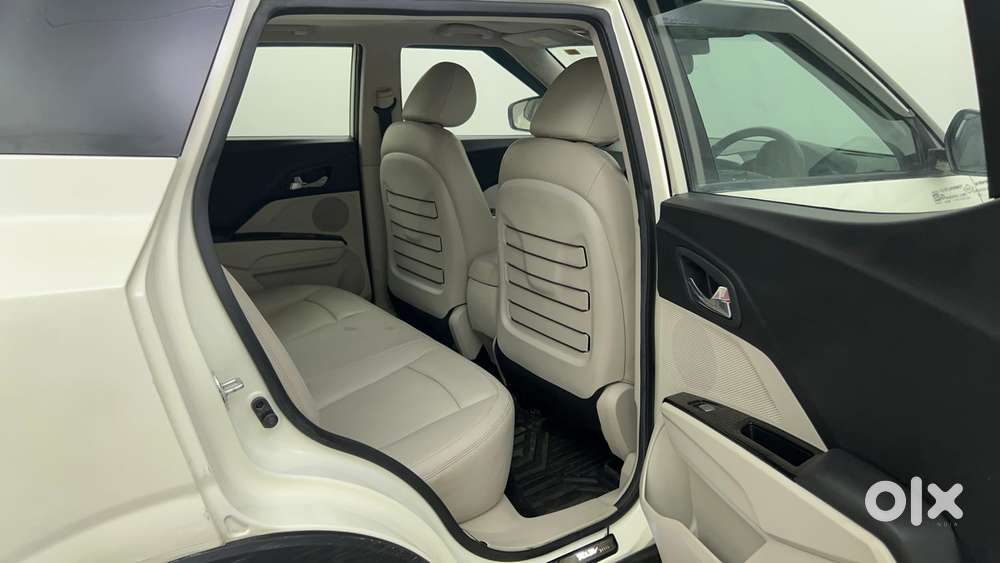 Mahindra Xuv300 W8 (o) 1.5 Diesel Amt, 2023, Diesel