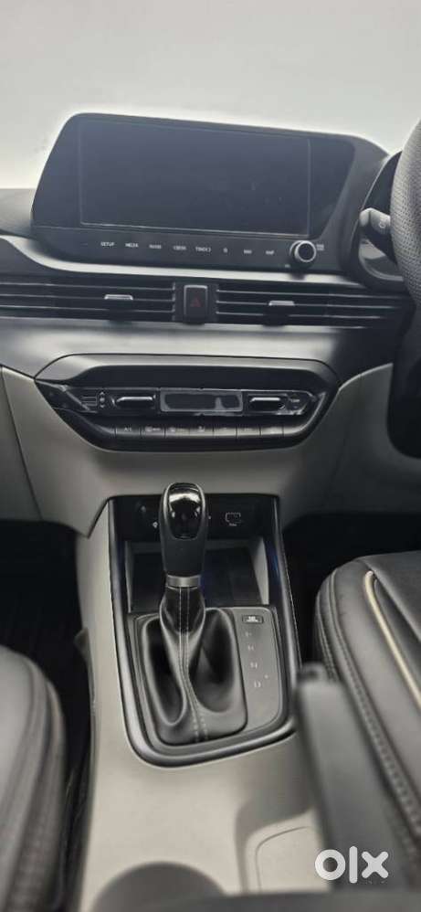 Hyundai I20 Asta (o) 1.2 Ivt Dual Tone, 2024, Petrol