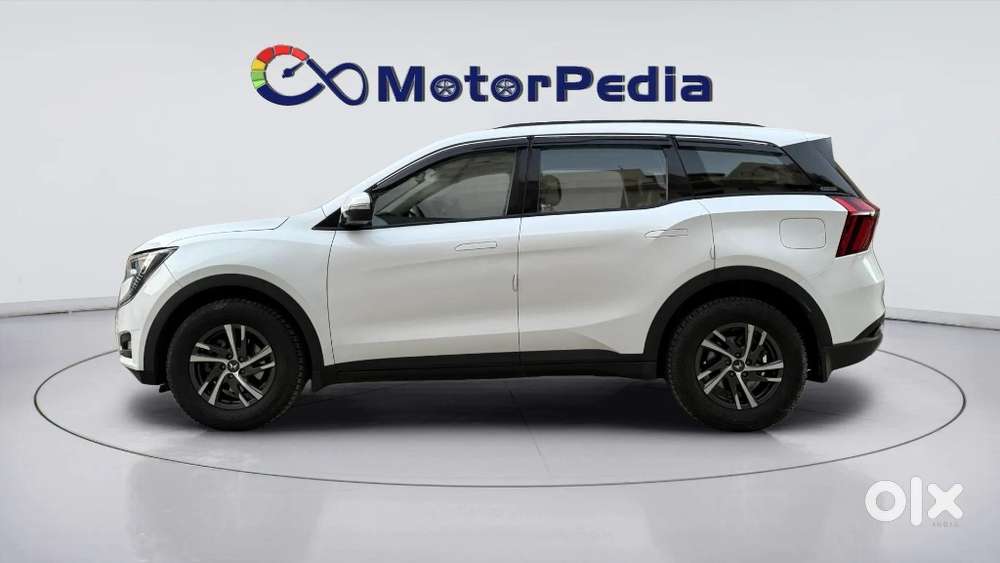 Mahindra Xuv700 Ax 5 Petrol Mt 7 Str (e), 2022, Petrol