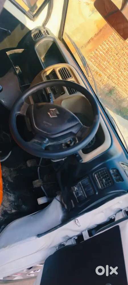 7 Seater Gadi H Jisme Ac Or Cng Lagi Hui H Bhar Se Lagvai H
