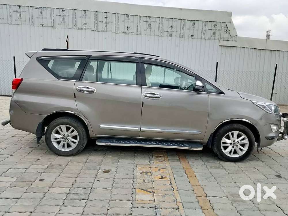 Toyota Innova Crysta 2.4 G Mt 8s, 2017, Diesel