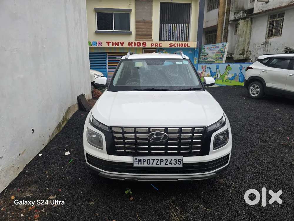 Hyundai Venue 2024 Petrol 6500 Km Driven