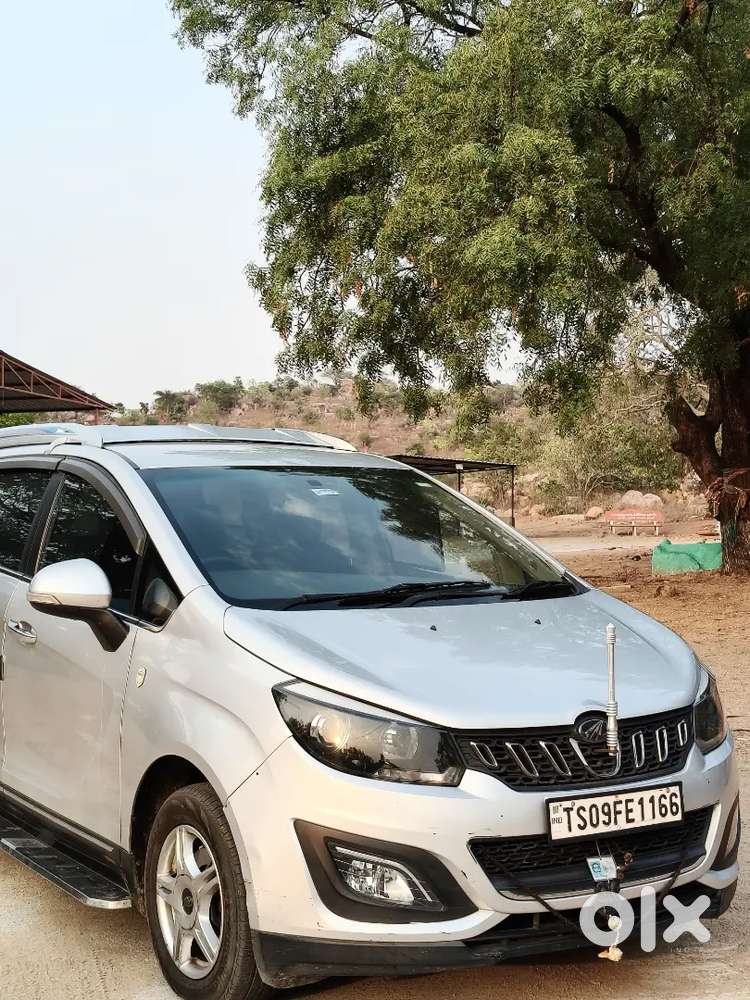 Mahindra Marazzo M6