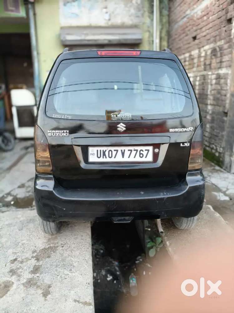 A Car Is Good Condition Paper Complete Ha Charo Tyre Bhadya Hai