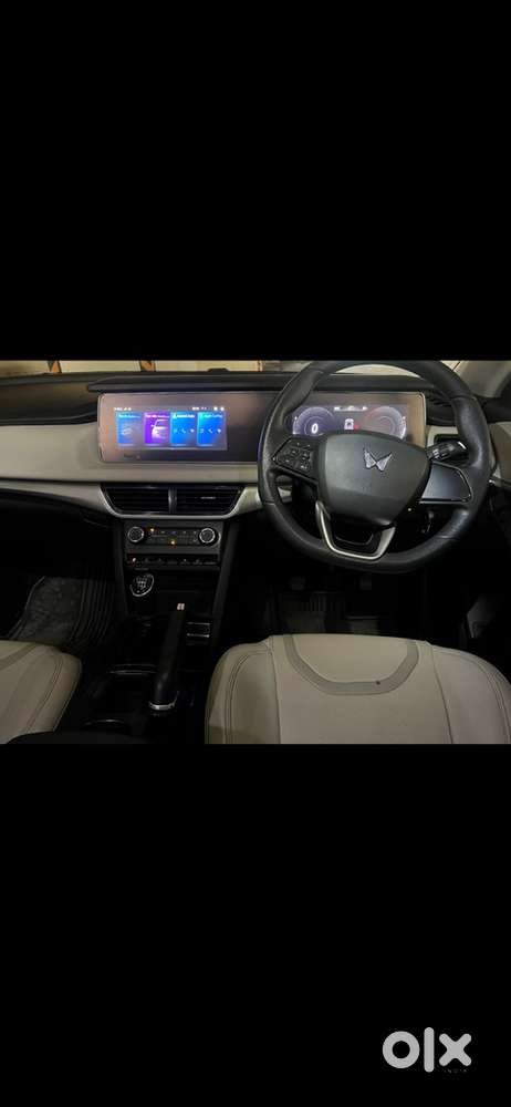 Mahindra Xuv700 Petrol 2022 Under Warranty