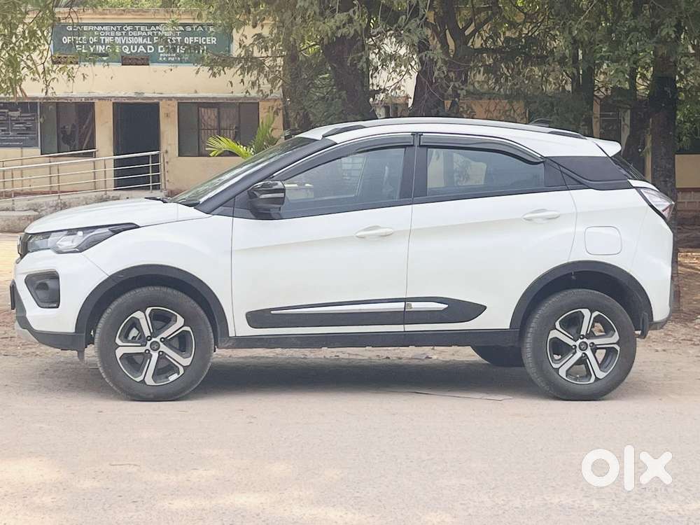 Tata Nexon, 2023, Petrol
