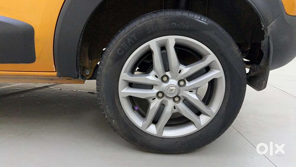 Renault Triber Rxz Easy-r Amt, 2023, Petrol