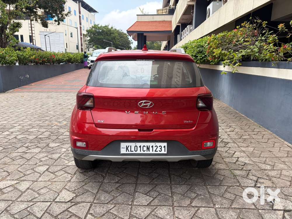 Hyundai Venue Petrol 39000 Km Driven