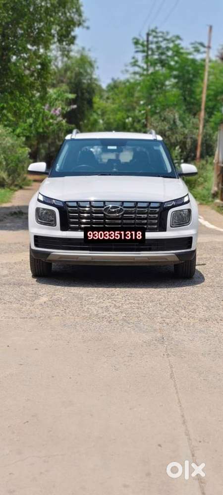 Hyundai Venue 1.2 S (o), 2024, Petrol