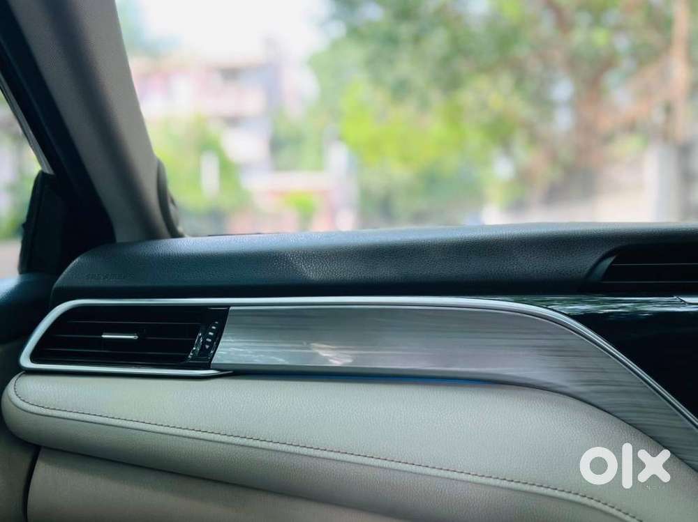 Toyota Camry Hybrid, 2019, Petrol
