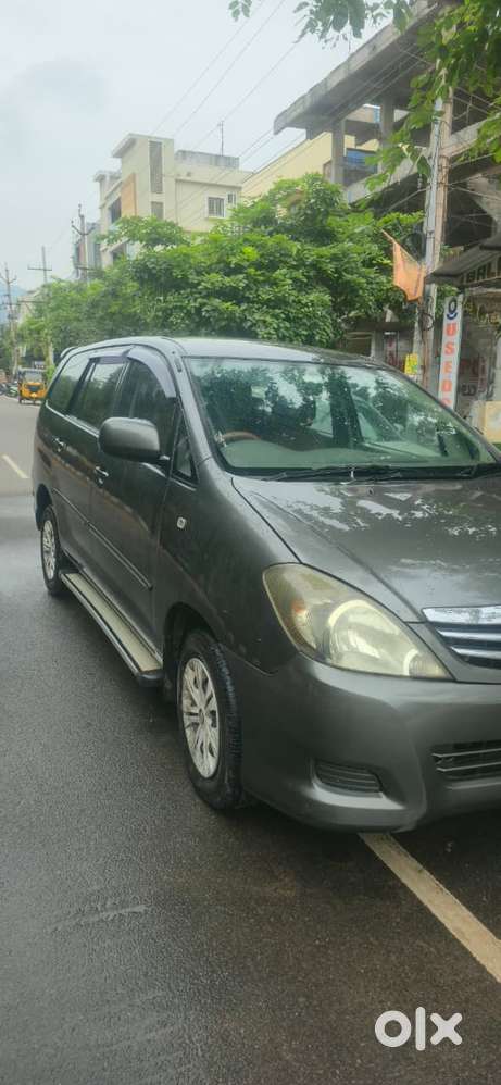 Toyota Innova 2.5 G (diesel) 8 Seater Bs Iv, 2011, Diesel