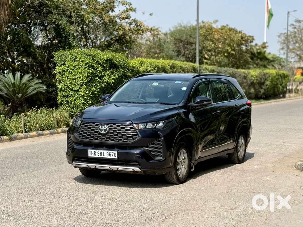 Toyota Innova Hycross