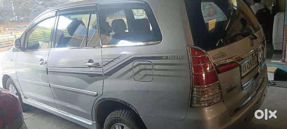 Toyota Innova 2011