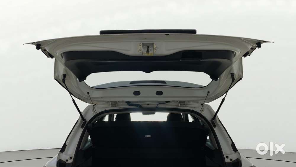 Maruti Suzuki Brezza 1.5 Zxi At Smart Hybrid, 2023, Petrol