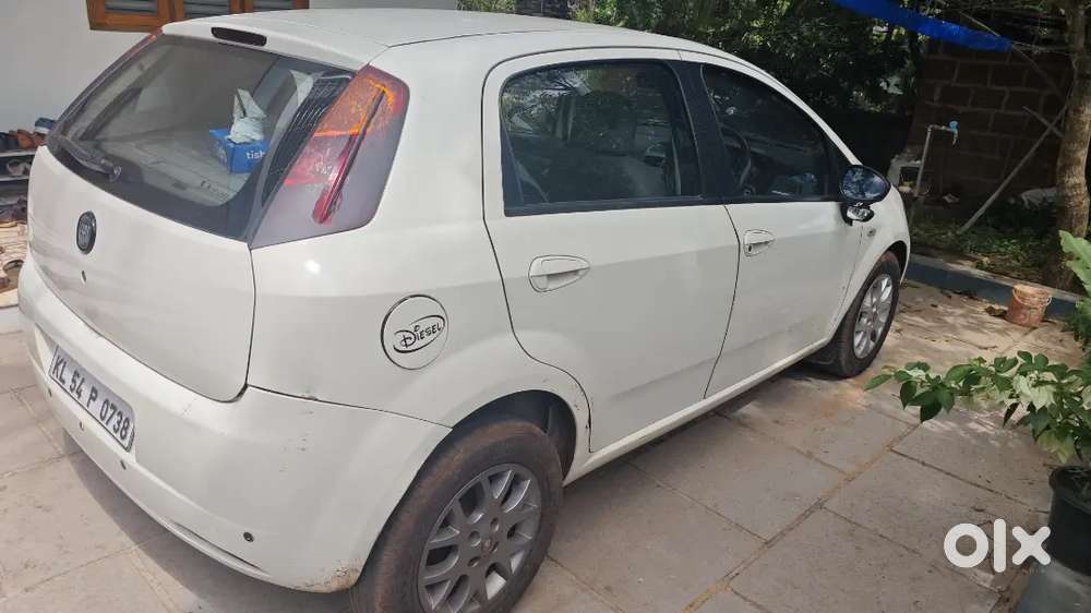 Fiat Punto 2012 Diesel 80000 Km Driven