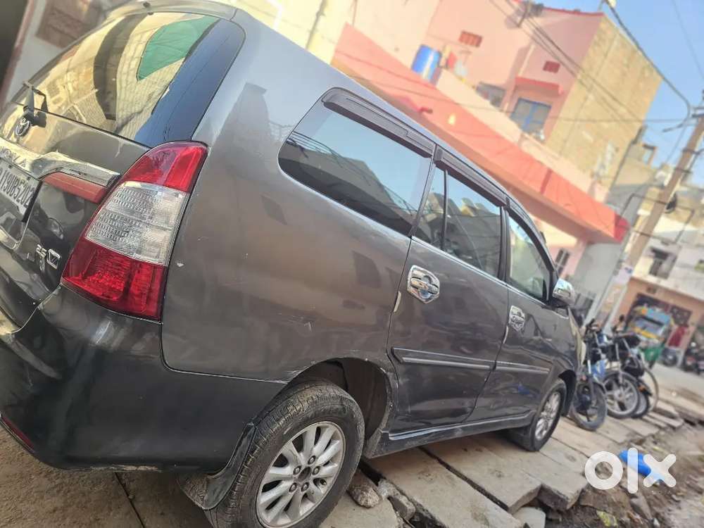 Toyota Innova 2012 दिसंबर महीने की Arjent Sell