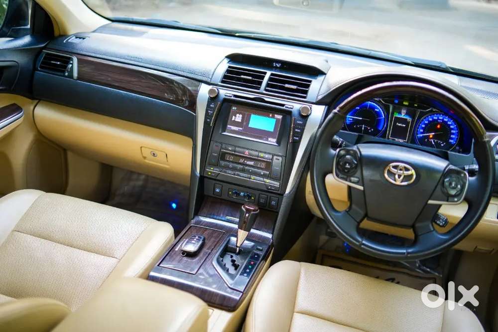 Toyota Camry 2016 Electric 74000 Km Driven