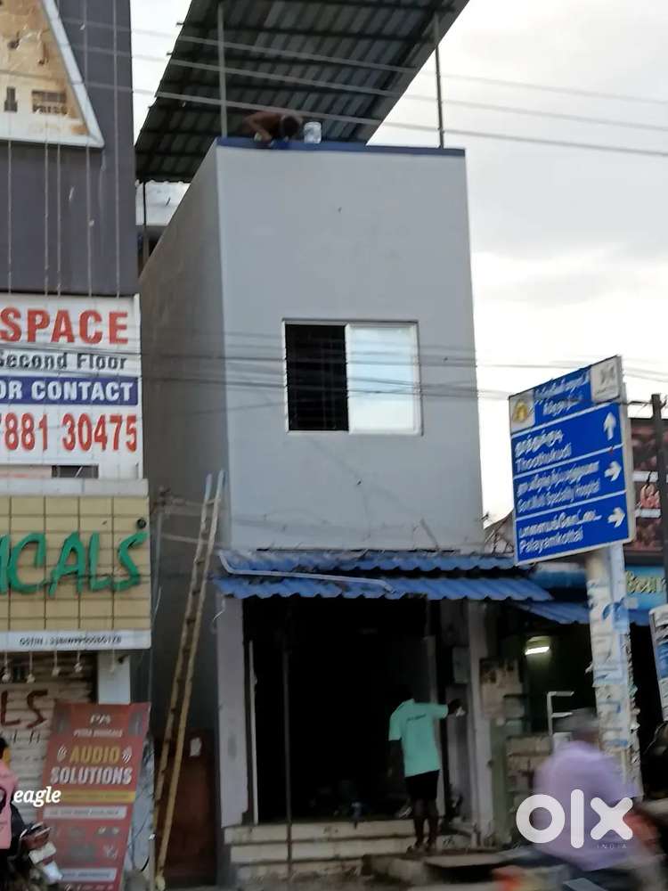 For rent suitable for electecals, bakery, parts