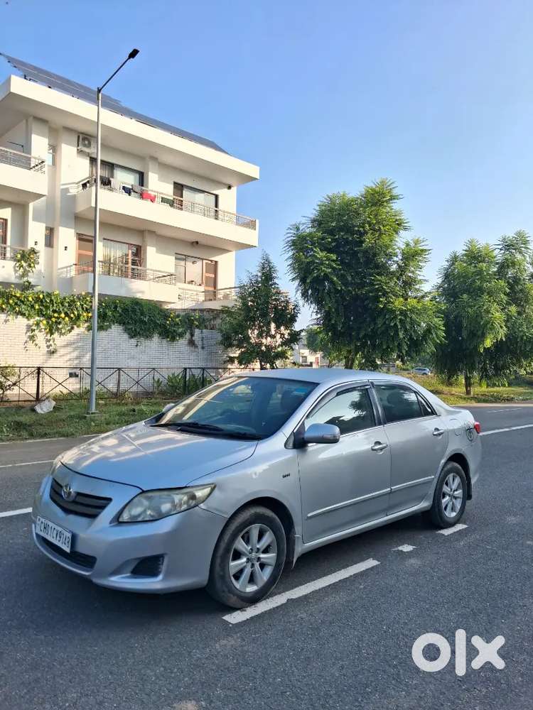 Toyota Corolla Altis 2011 Petrol/cng Manual