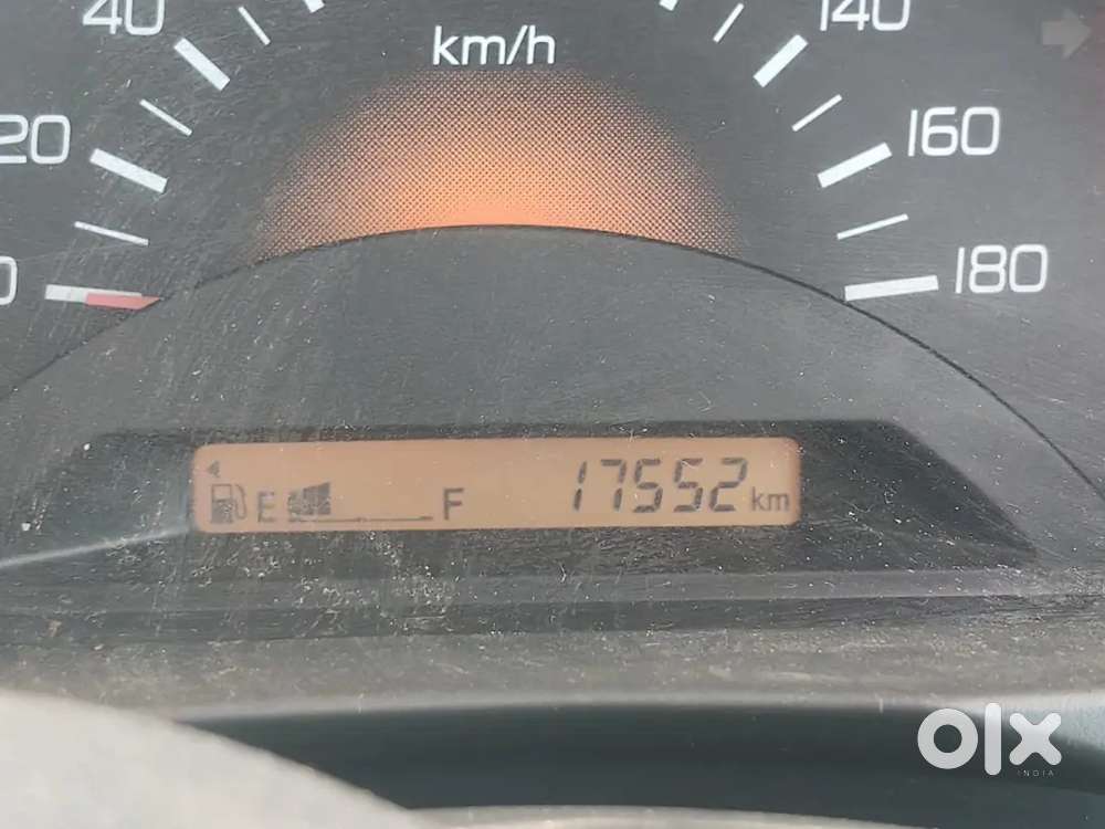 एक दम साफ़ 17552 Km ओरिजनल सर्विस रिकार्ड