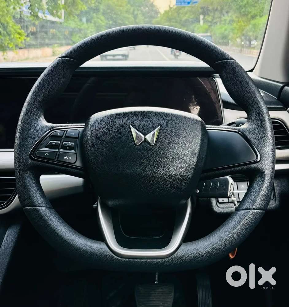Mahindra Xuv700 2.2 Ax 5 Diesel At 7 Str, 2023, Diesel