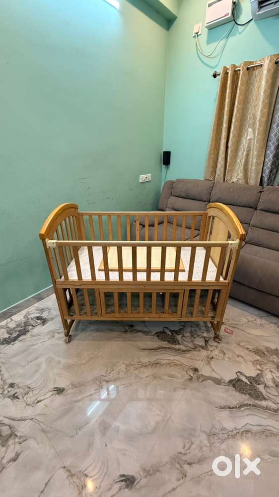 Baybee Wooden Cradle