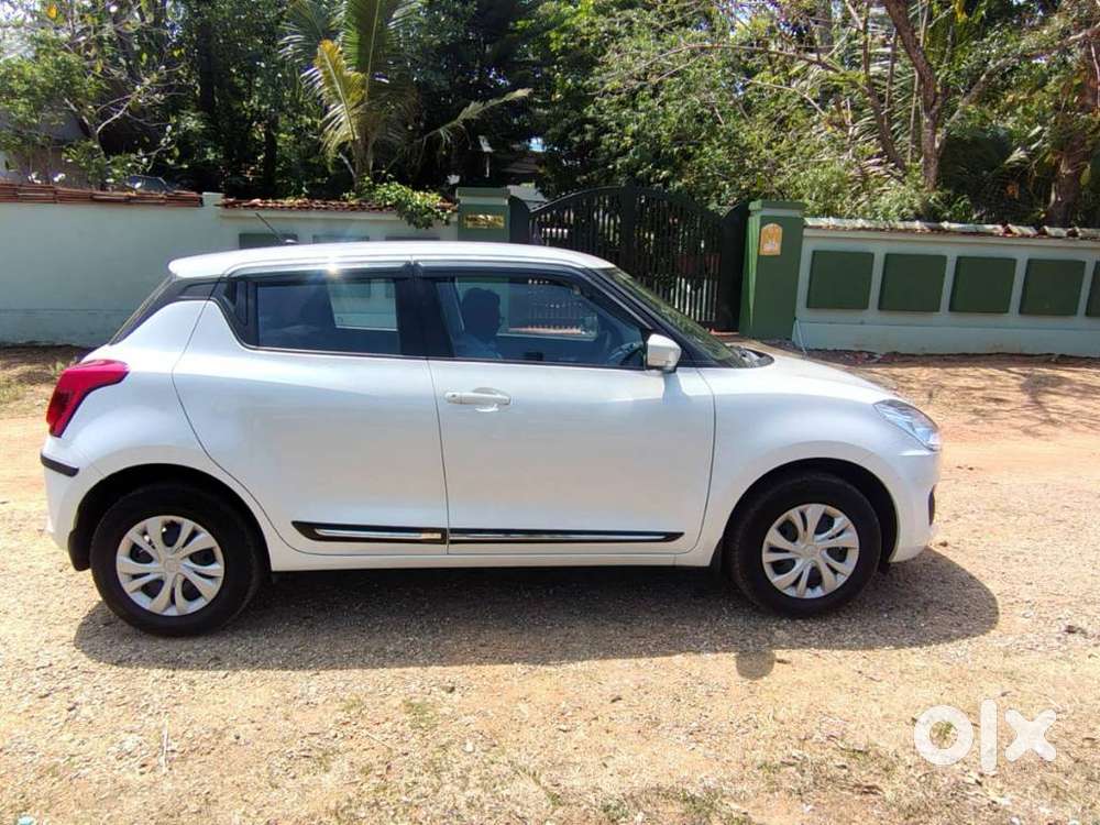 Maruti Suzuki Swift Vxi + Manual, 2023, Petrol