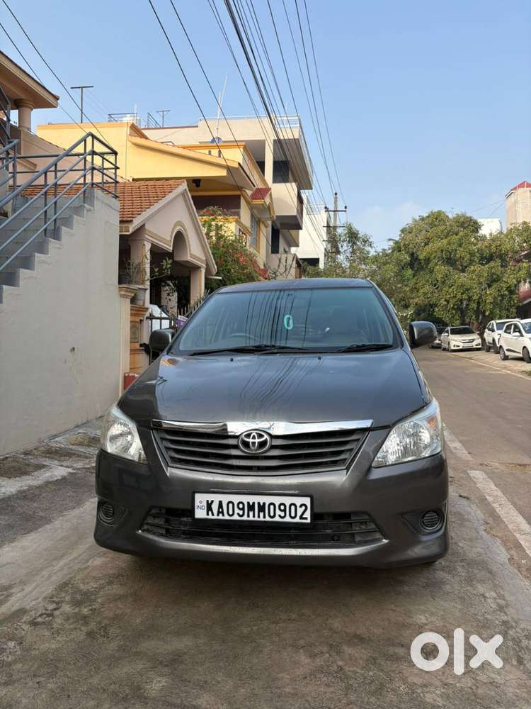 Innova  2.5g  2012  7 Seater